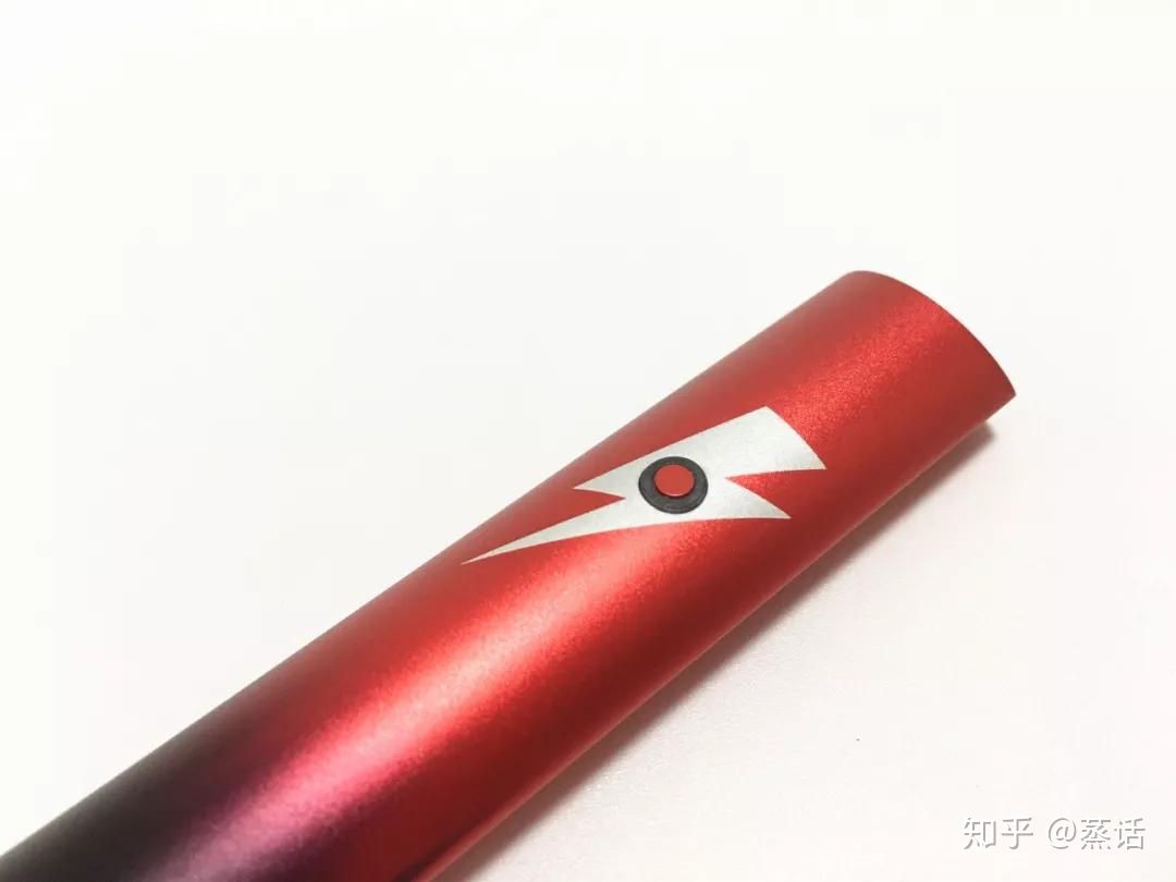 超炫酷的MOTI魔笛联合定制款——黑红烈焰电子烟选悦刻还是选魔笛?这款产品惊艳了我【深度测评】从新手入门款到进阶款,国内电子烟前三品牌,悦刻、魔笛、柚子产品对比测评!【经验帖】悦刻、魔笛、柚子三大主流电子烟品牌体验分享vvild小野V1 Plus评测!罗老师+冠希哥的双料小烟?到底是情怀收割机还是实力派?(图22)